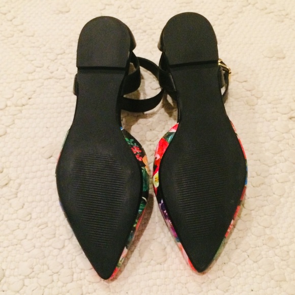 GUESS Floral Flats - Size 6.5-7 - Picture 6 of 6